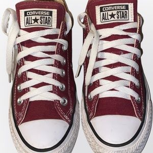 Burgundy Short ankle converse. Size 7